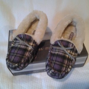 Serra slippers NIB